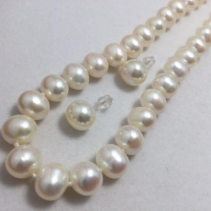 Freshwater pearl necklace and matching pearl earrings set for formal occasions