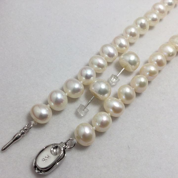Freshwater pearl necklace and matching pearl earrings set for formal occasions