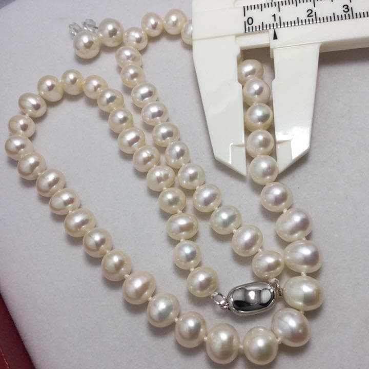 Freshwater pearl necklace and matching pearl earrings set for formal occasions