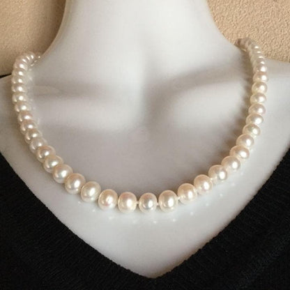 Freshwater pearl necklace and matching pearl earrings set for formal occasions