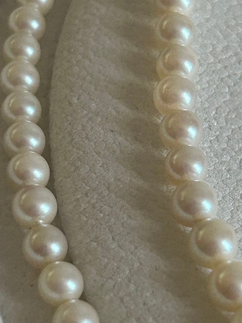 Akoya pearl gradient double necklace with silver clasp featuring white pearls ranging from 3 to 8 mm
