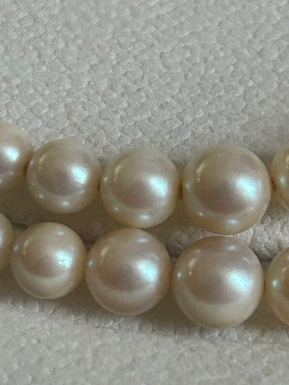 Akoya pearl gradient double necklace with silver clasp featuring white pearls ranging from 3 to 8 mm