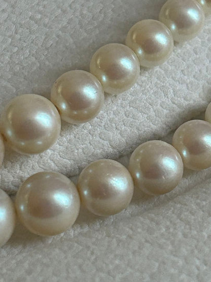 Akoya pearl gradient double necklace with silver clasp featuring white pearls ranging from 3 to 8 mm
