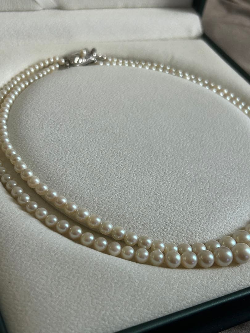Akoya pearl gradient double necklace with silver clasp featuring white pearls ranging from 3 to 8 mm