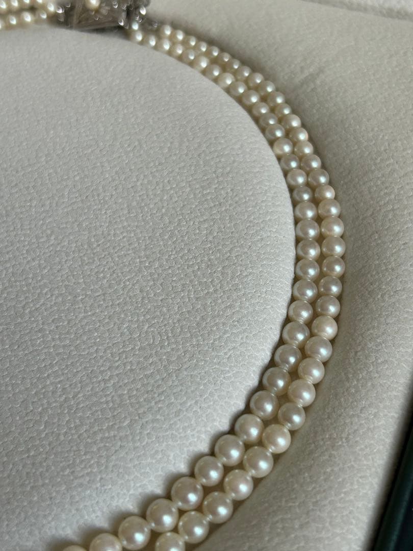 Akoya pearl gradient double necklace with silver clasp featuring white pearls ranging from 3 to 8 mm
