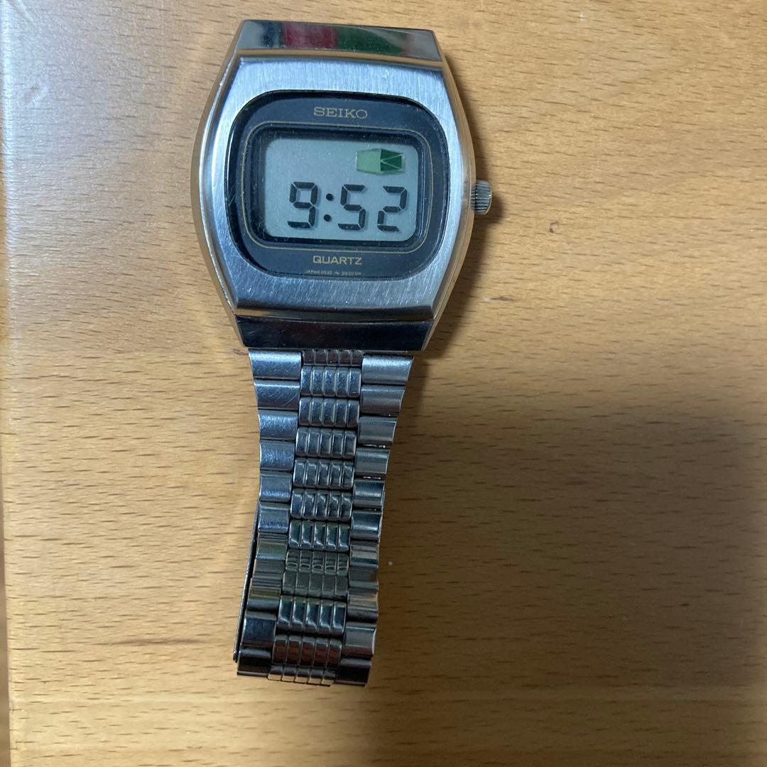 SEIKO 76年レアSEIKO Digi Quartz Men's Watch — Japanese