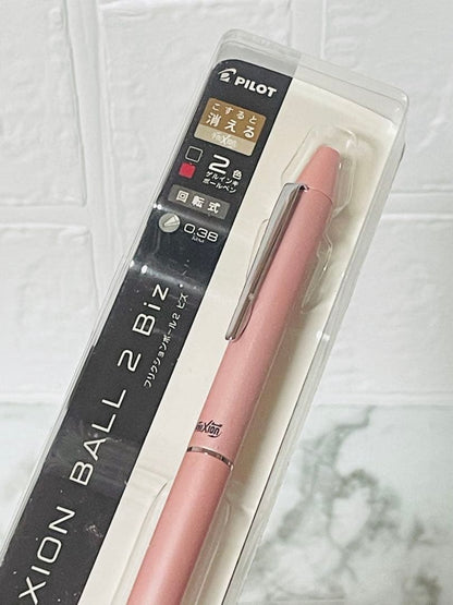 新品未開封のピンク色PILOTフリクションボール2 Biz0.38mm多色ボールペン