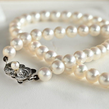 Kuro Pearl Necklace featuring 6.0-6.5mm Akoya pearls and 38cm length with Hana highest grade pearls