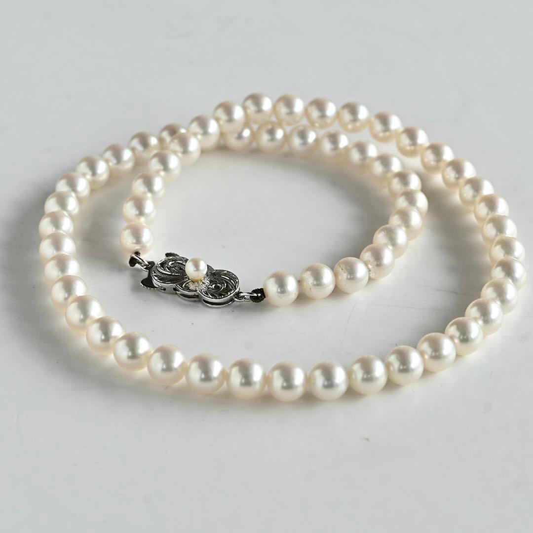 Kuro Pearl Necklace featuring 6.0-6.5mm Akoya pearls and 38cm length with Hana highest grade pearls