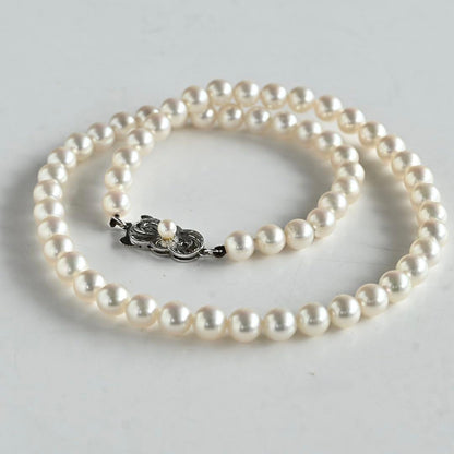 Kuro Pearl Necklace featuring 6.0-6.5mm Akoya pearls and 38cm length with Hana highest grade pearls