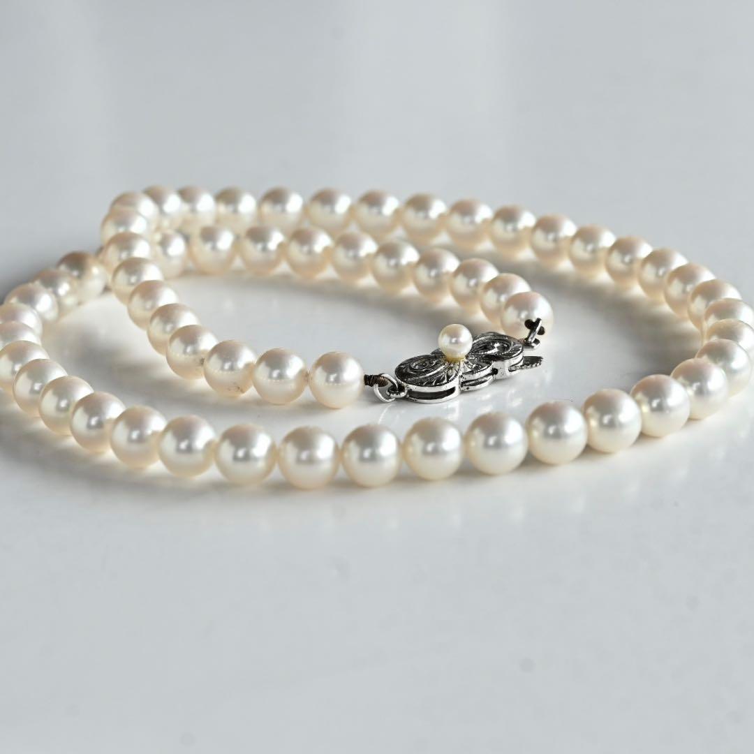 Kuro Pearl Necklace featuring 6.0-6.5mm Akoya pearls and 38cm length with Hana highest grade pearls
