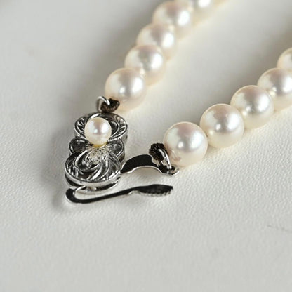 Kuro Pearl Necklace featuring 6.0-6.5mm Akoya pearls and 38cm length with Hana highest grade pearls