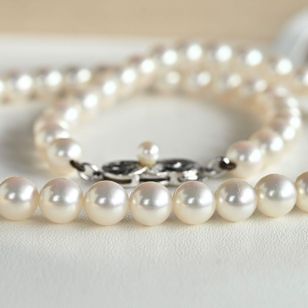Kuro Pearl Necklace featuring 6.0-6.5mm Akoya pearls and 38cm length with Hana highest grade pearls