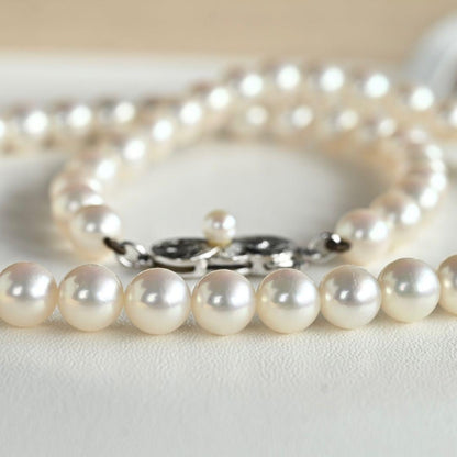 Kuro Pearl Necklace featuring 6.0-6.5mm Akoya pearls and 38cm length with Hana highest grade pearls