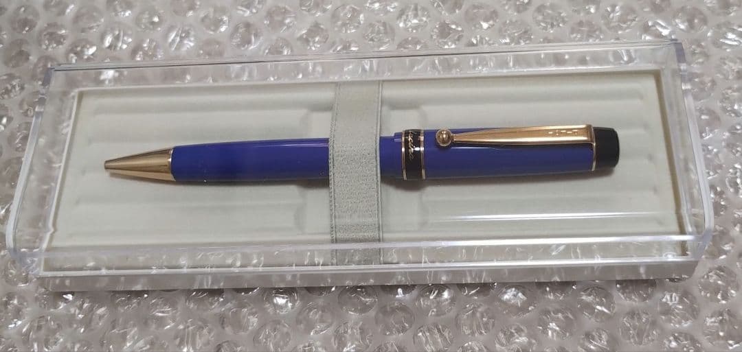 Pilot Lucina ballpoint pen with blue and gold body, new and unused