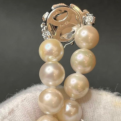 Akoya pearl necklace featuring white pearls sized 8.5mm to 9mm with a silver clasp, 41cm long