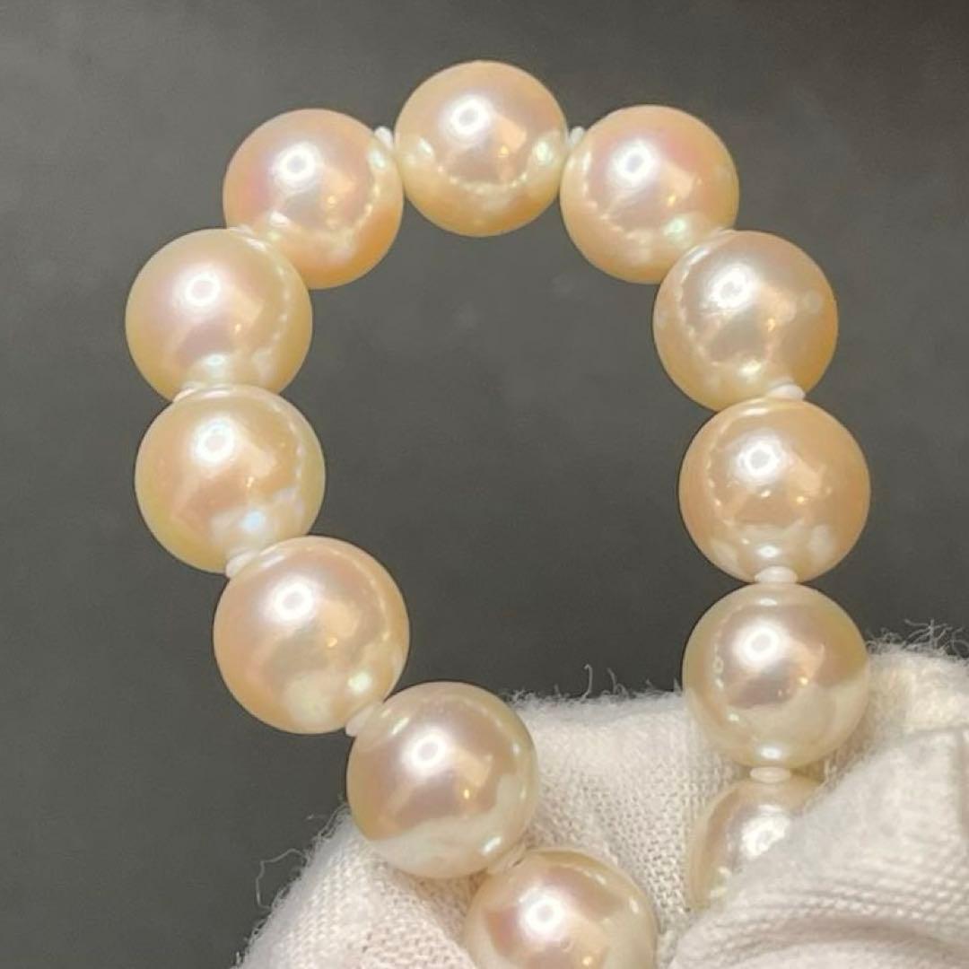 Akoya pearl necklace featuring white pearls sized 8.5mm to 9mm with a silver clasp, 41cm long