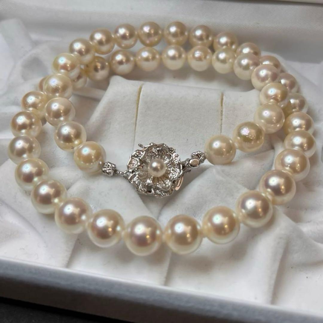 Akoya pearl necklace featuring white pearls sized 8.5mm to 9mm with a silver clasp, 41cm long