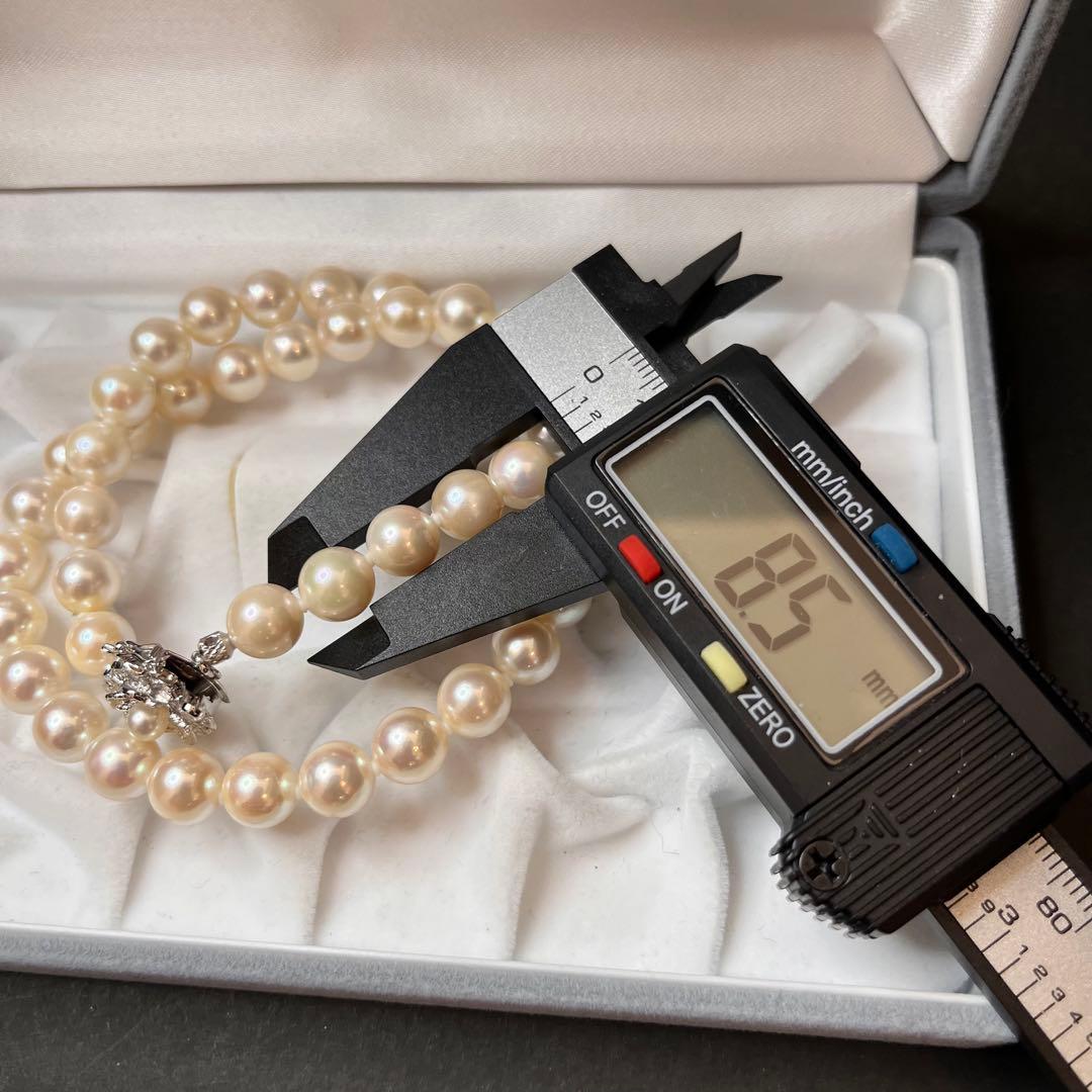 Akoya pearl necklace featuring white pearls sized 8.5mm to 9mm with a silver clasp, 41cm long
