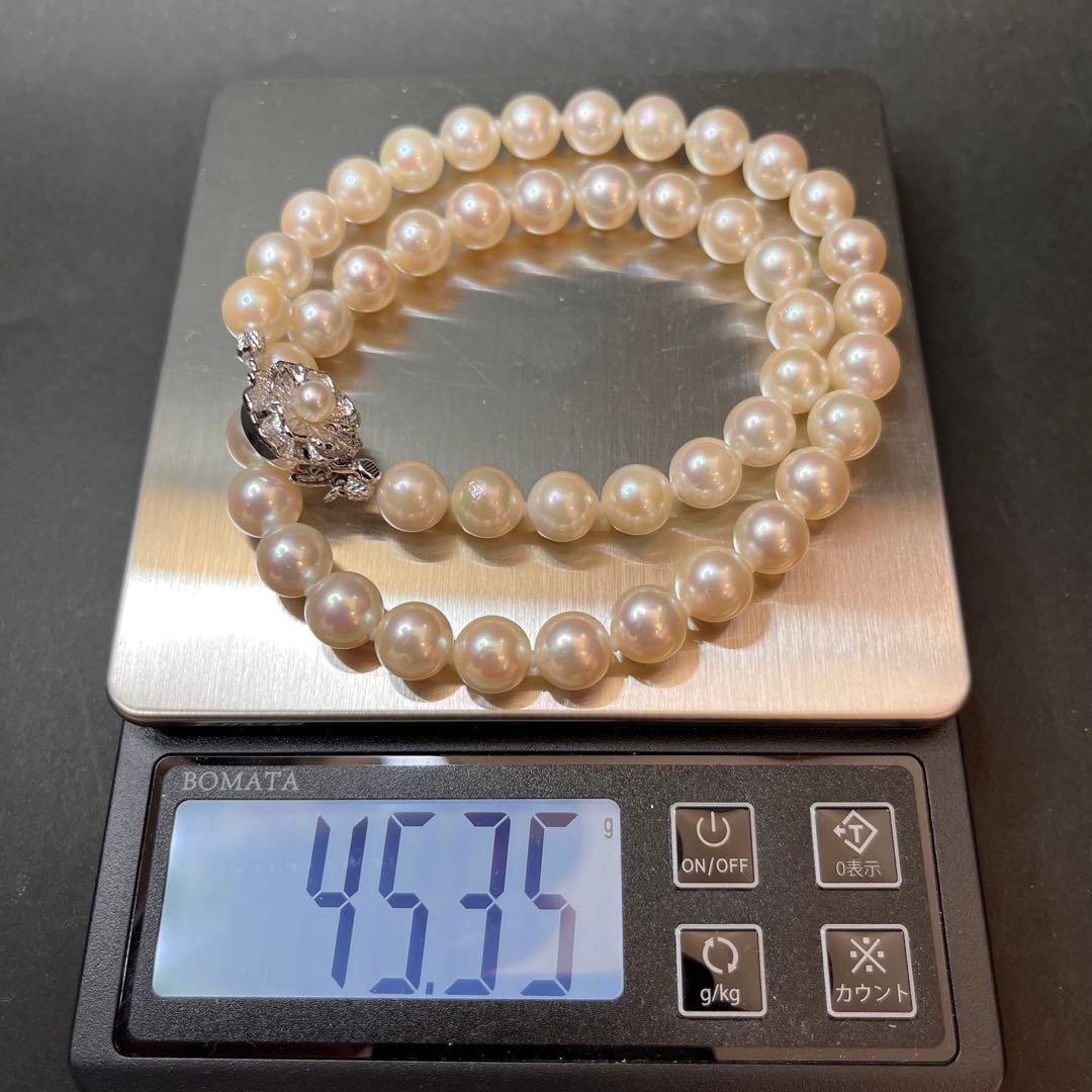 Akoya pearl necklace featuring white pearls sized 8.5mm to 9mm with a silver clasp, 41cm long