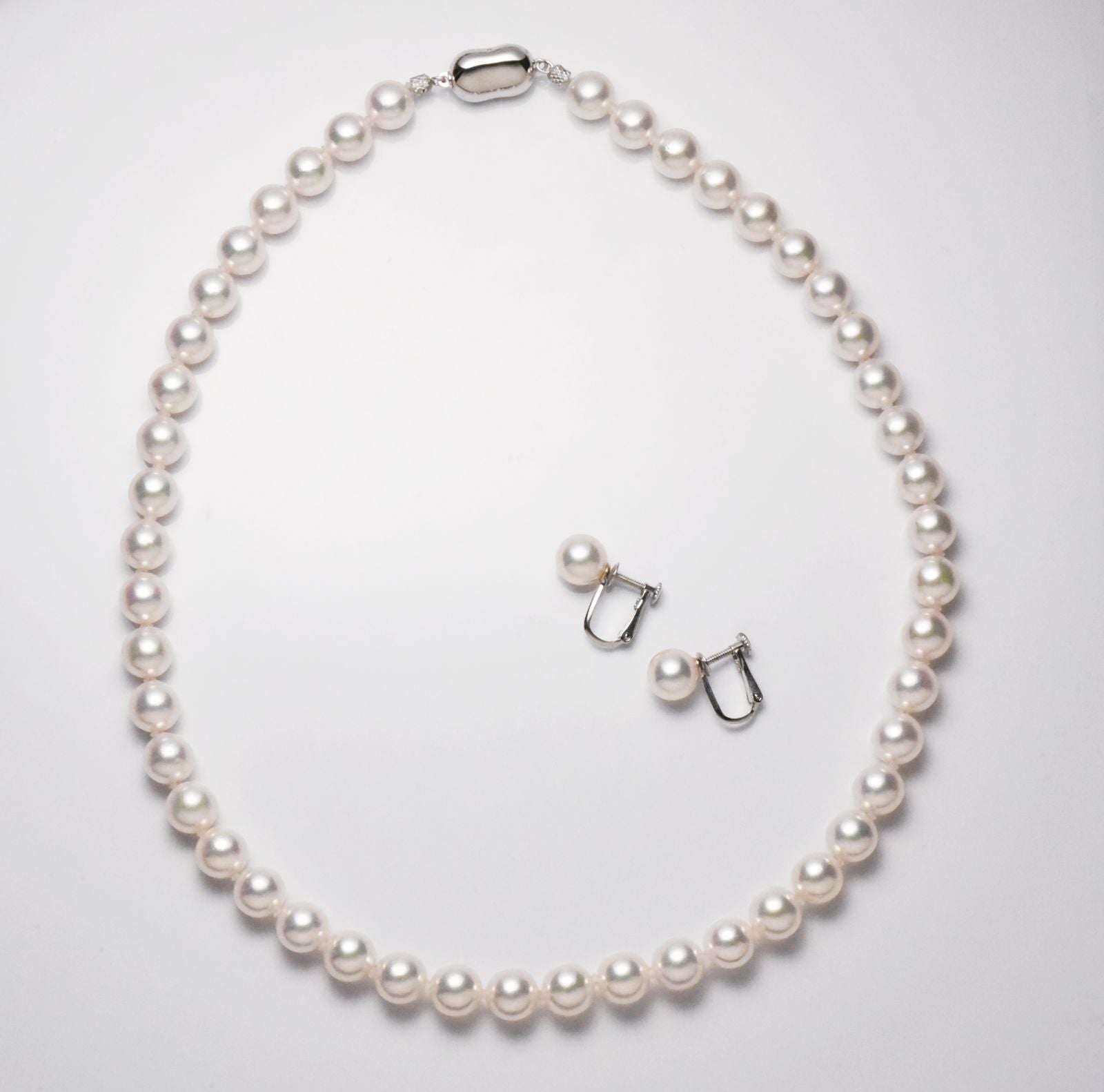 Akoya pearl necklace 8.5-9mm with matching earrings and Hanadama JGL certificate
