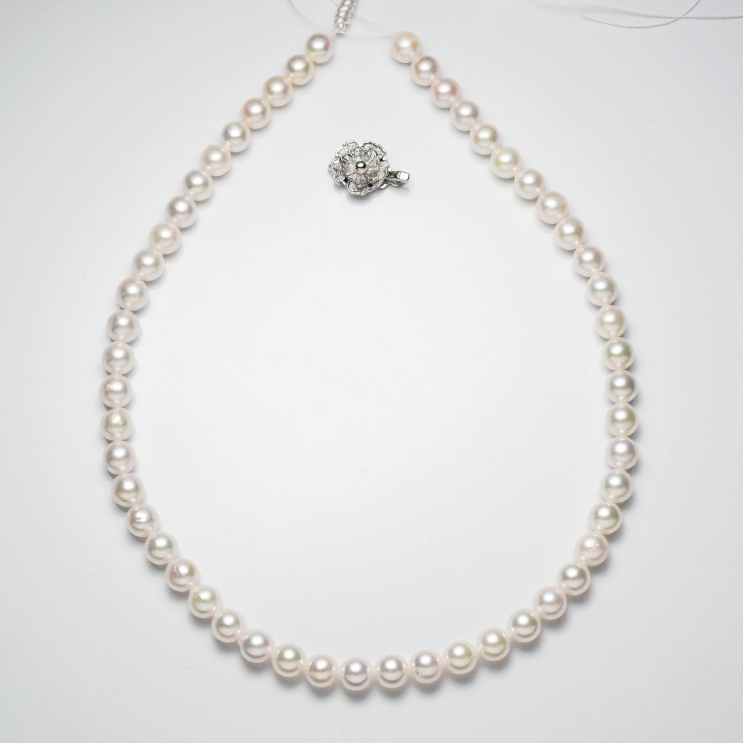 Akoya pearl necklace with 7.5-8mm white pearls and silver clasp measuring 42cm length
