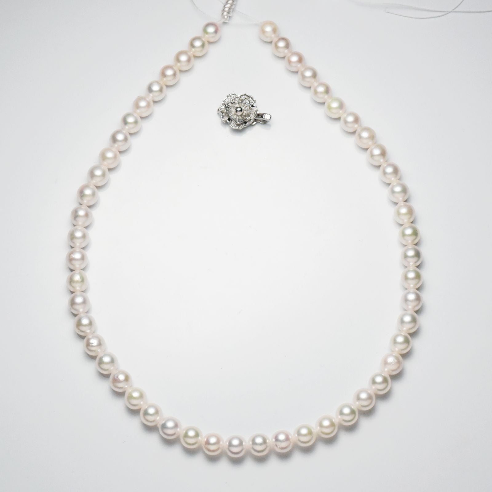Akoya pearl necklace with 7.5-8mm white pearls and silver clasp measuring 42cm length