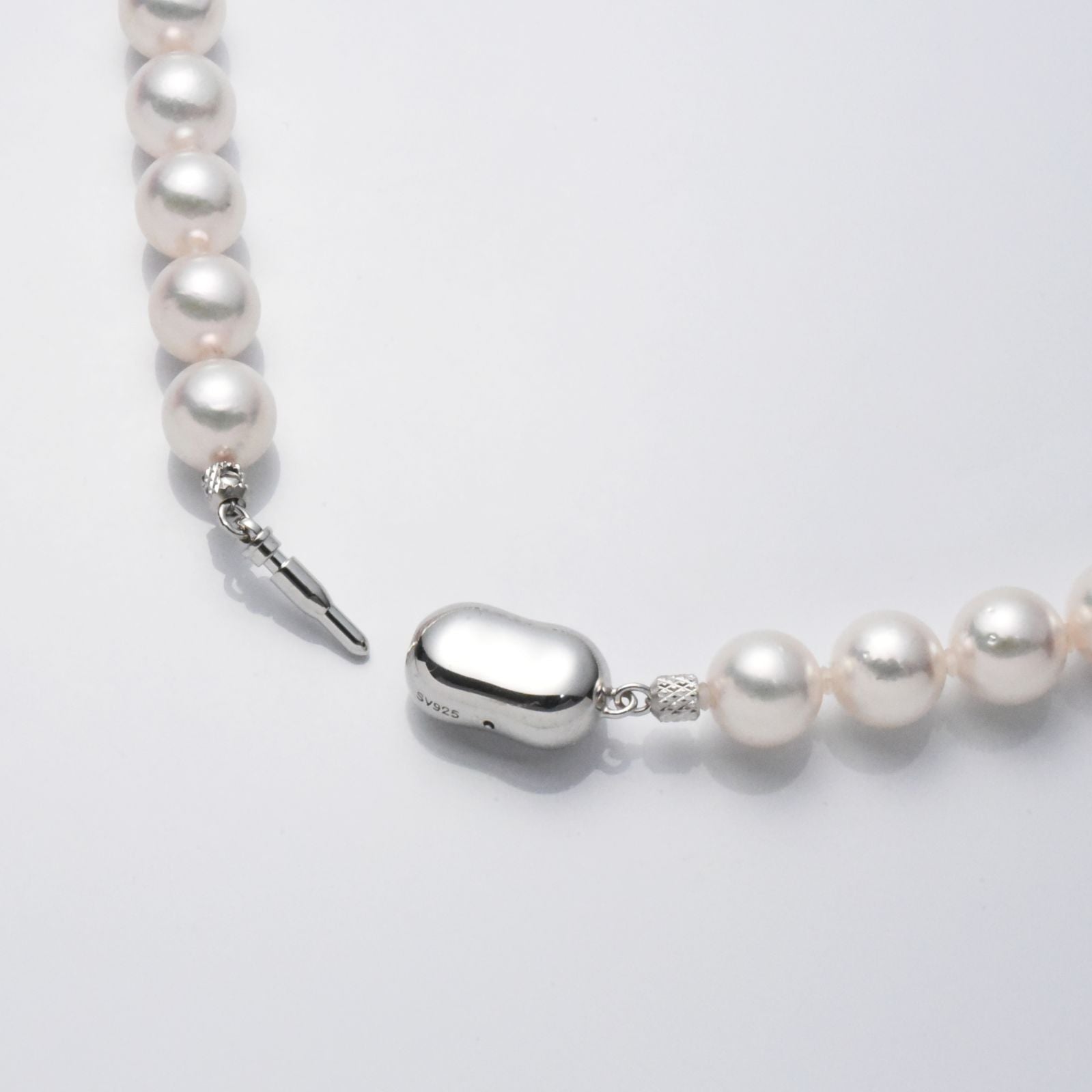 Akoya pearl necklace 8.5-9mm with matching earrings and Hanadama JGL certificate