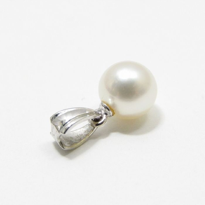 Tasaki Pearl Pendant Top with 6.96mm round pearl and small silver vatican mount