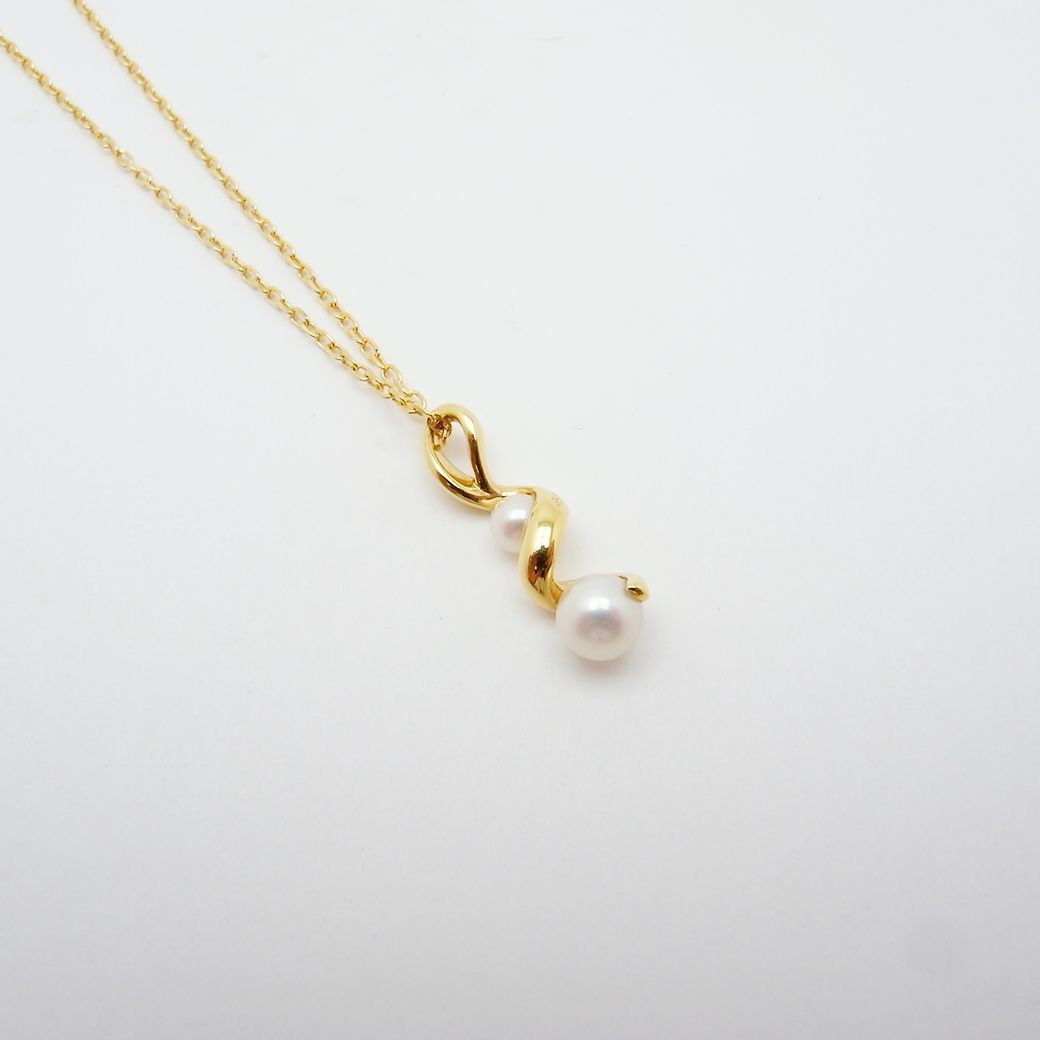 Mikimoto Akoya pearl pendant necklace with 4.8mm and 3.5mm pearls on 40cm K18YG chain