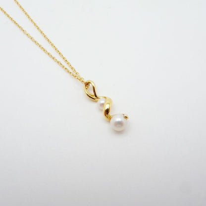 Mikimoto Akoya pearl pendant necklace with 4.8mm and 3.5mm pearls on 40cm K18YG chain