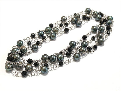 Blue Snubbull Akoya pearl and onyx long necklace measuring 120 cm with 6 mm pearls