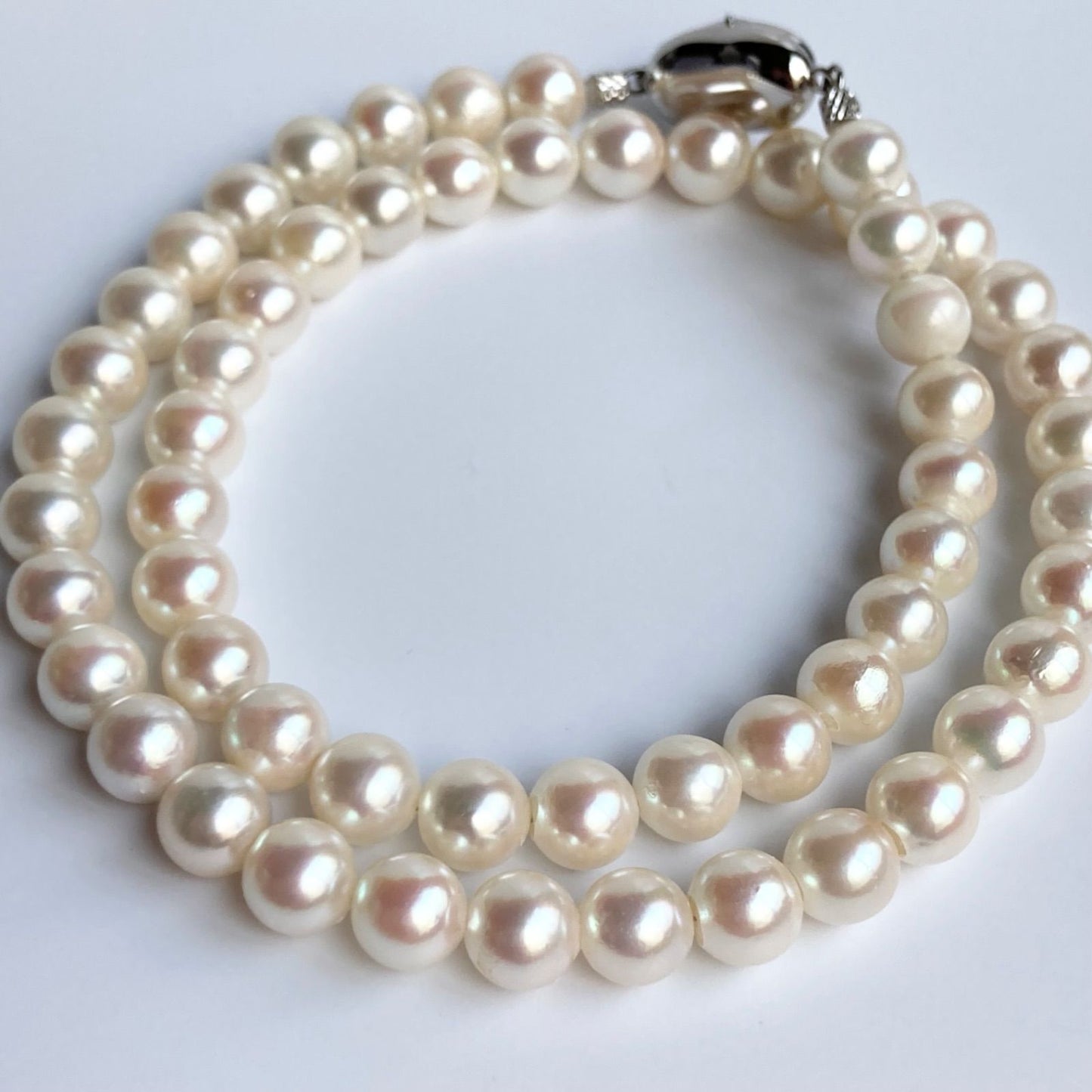 Akoya pearl necklace with 6.5-7.0mm pearls and silver clasp, 43cm length