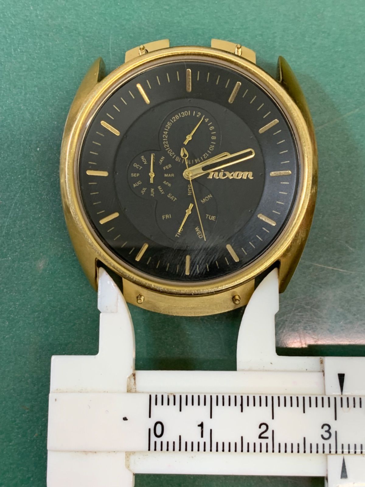 NIXON R6-4321 Quartz Men's Watch — Japanese