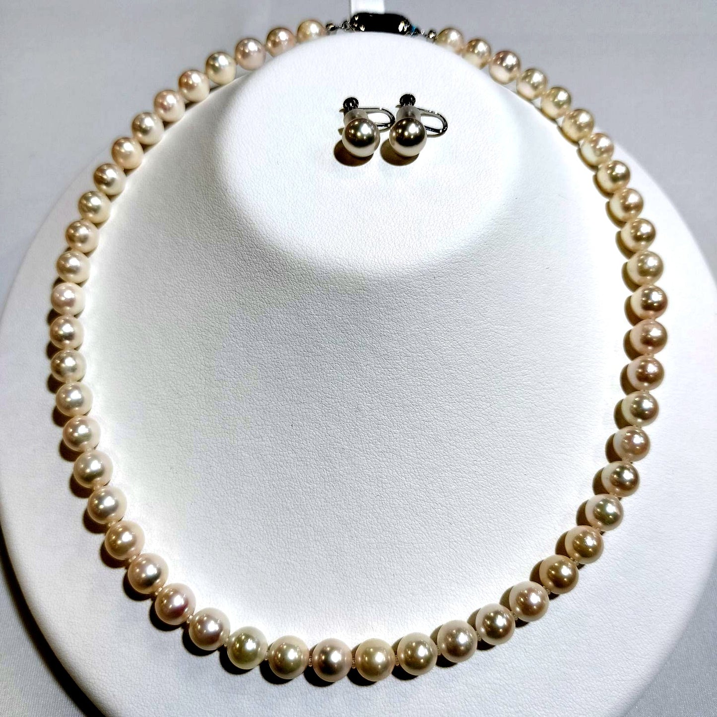Akoya pearl necklace 44cm and 7.5mm pearl earrings set in K18 white gold