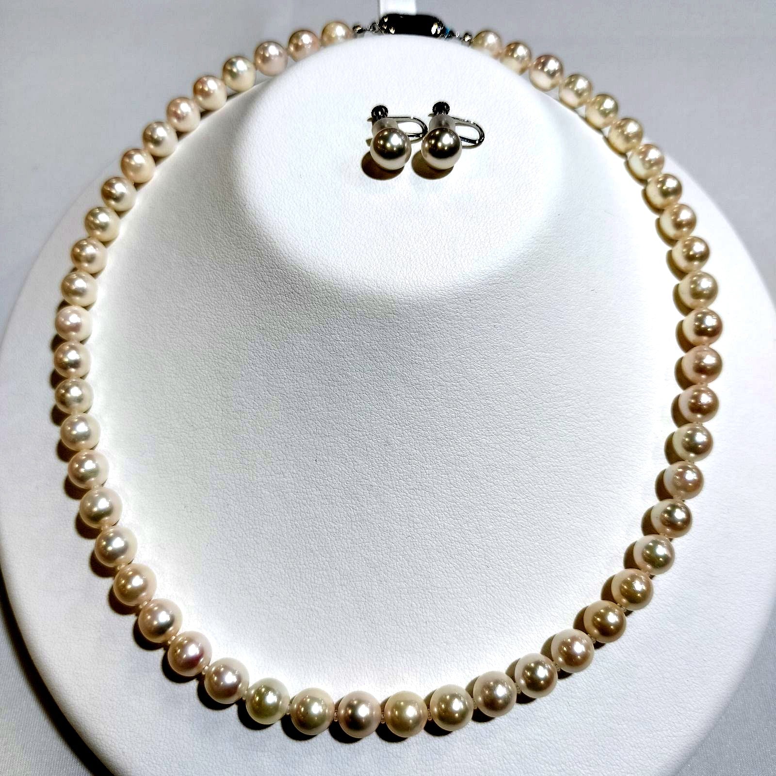 Akoya pearl necklace 44cm and 7.5mm pearl earrings set in K18 white gold