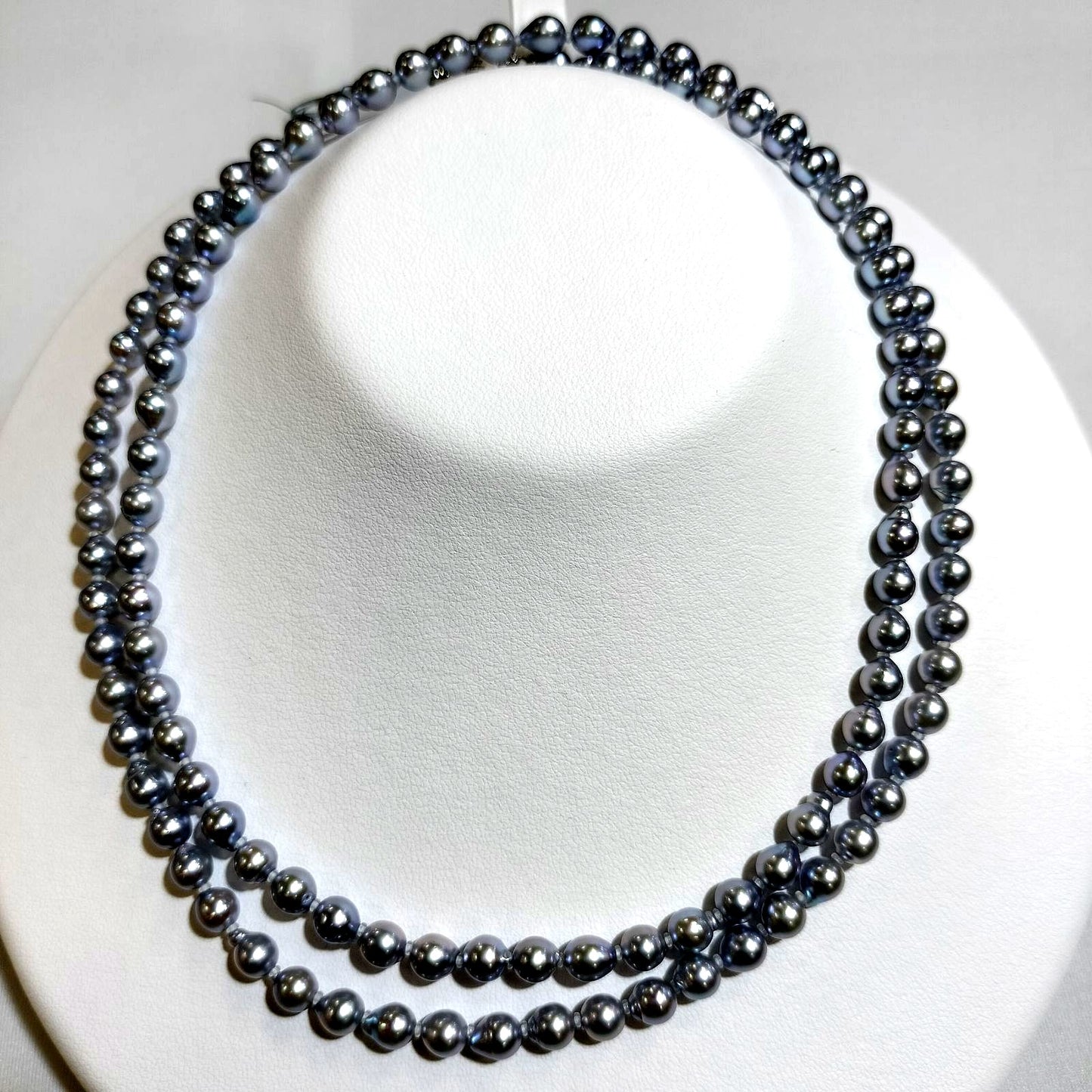 Akoya pearl treatment necklace featuring 5mm pearls and 80cm length on a white background