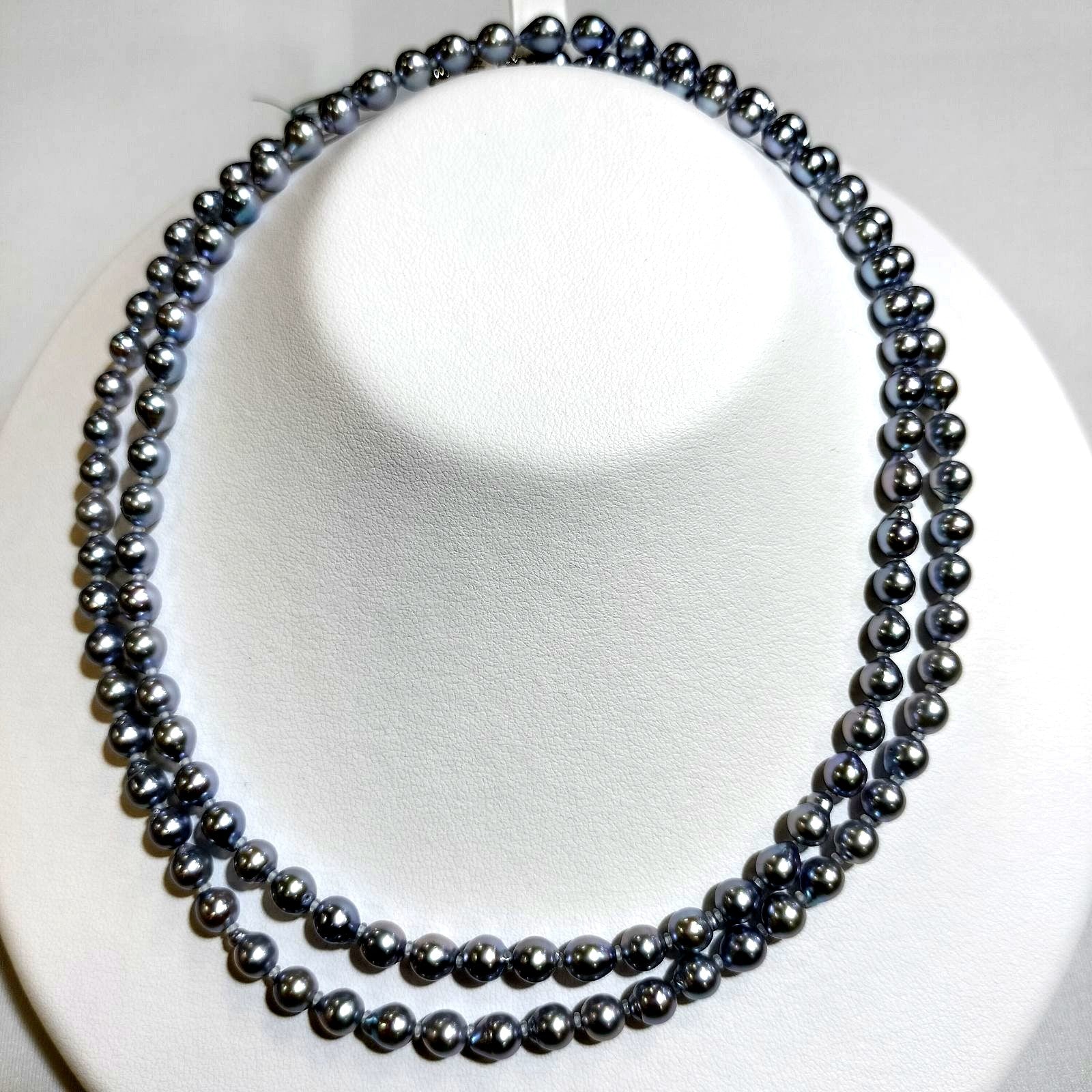 Akoya pearl treatment necklace featuring 5mm pearls and 80cm length on a white background