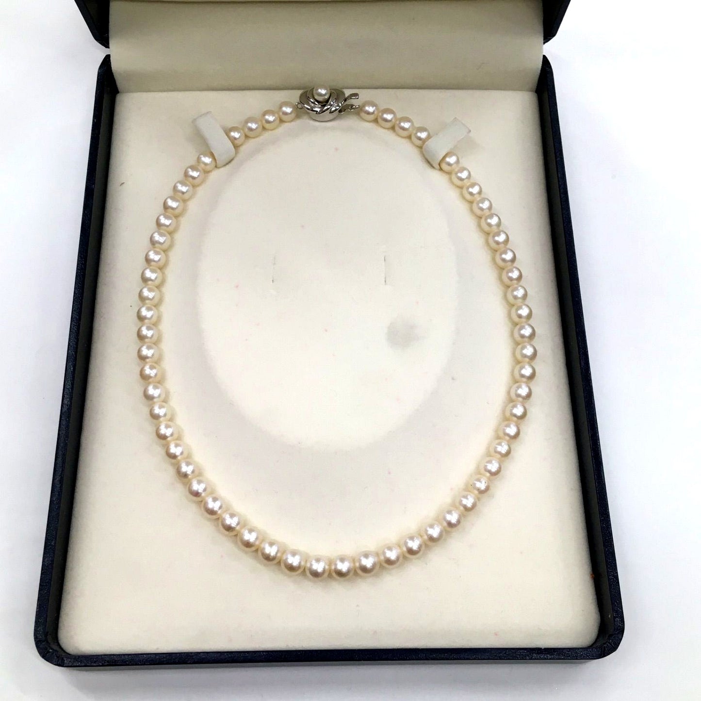 Tasaki Pearl Necklace featuring 7mm pearls in 19cm and 38cm lengths on display