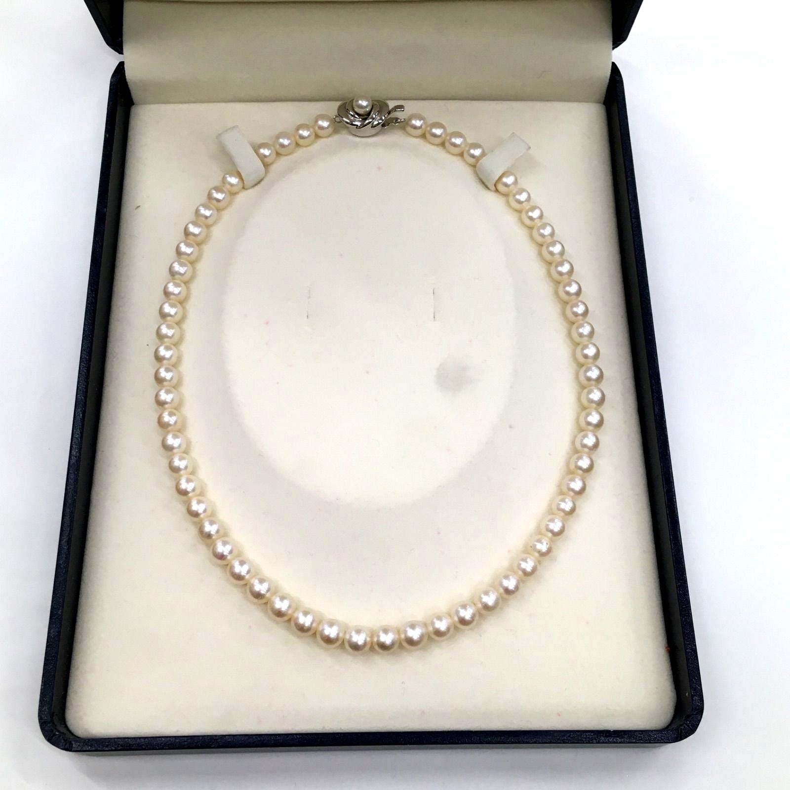 Tasaki Pearl Necklace featuring 7mm pearls in 19cm and 38cm lengths on display