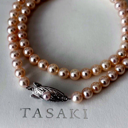 468 Tasaki silver necklace with pearls measuring 42.5cm chain length elegant design