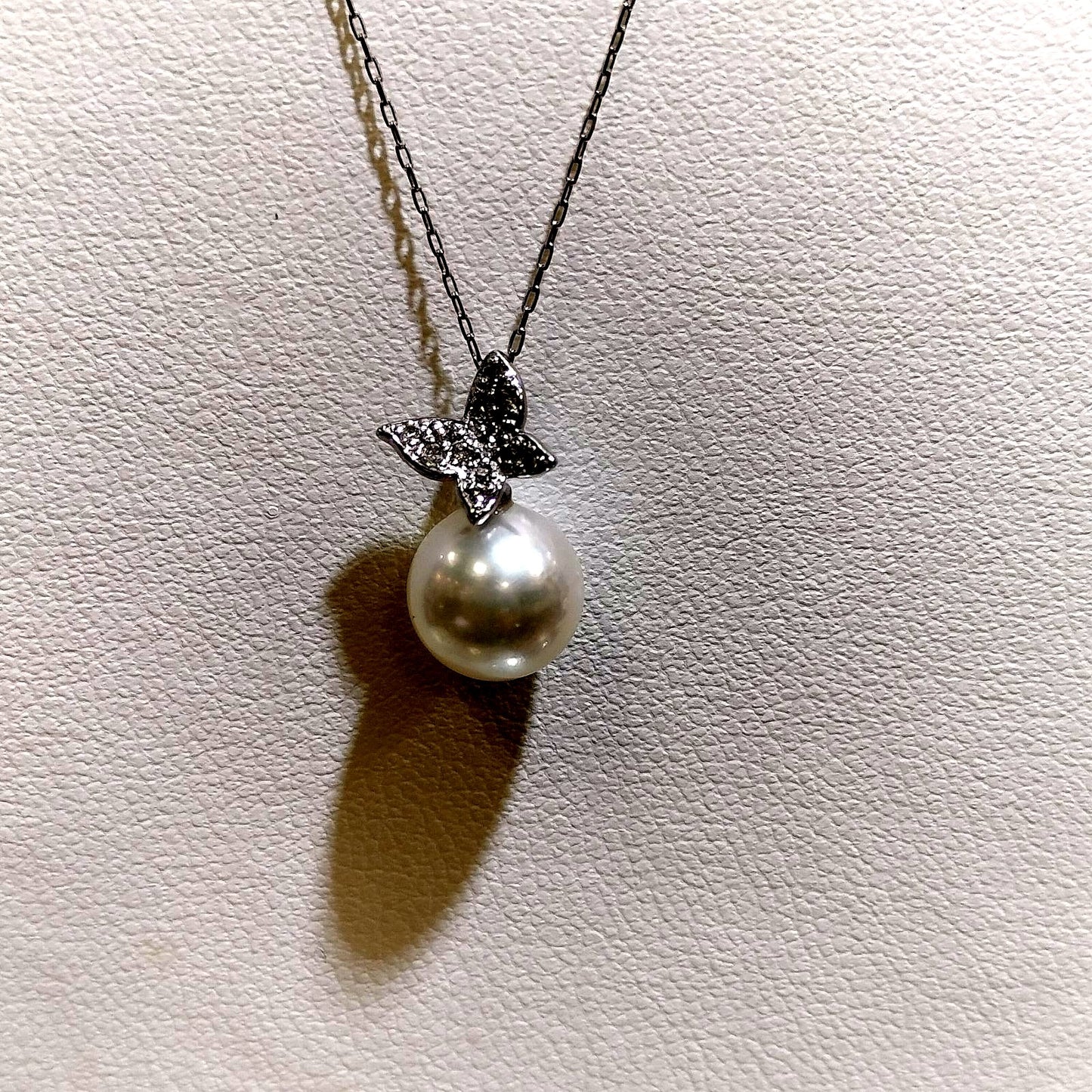 Limited Pt900/850 Akoya Pearl Pendant Necklace with 8mm pearl and 0.07 ct diamond on Pt850 chain