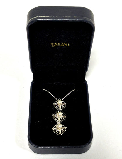 Tasaki silver 925 necklace with a single freshwater pearl pendant and adjustable chain