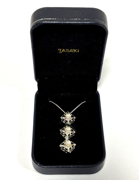 Tasaki silver 925 necklace with a single freshwater pearl pendant and adjustable chain