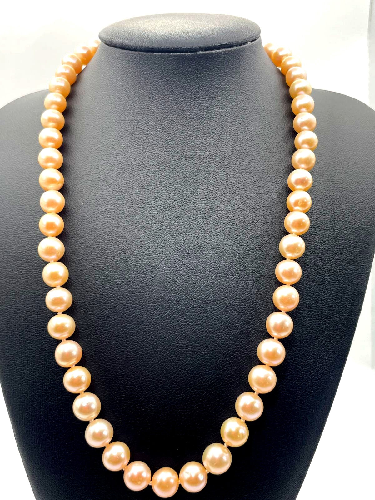 Akoya pink pearl necklace with 7.5mm diameter pearls measuring about 42 cm in length