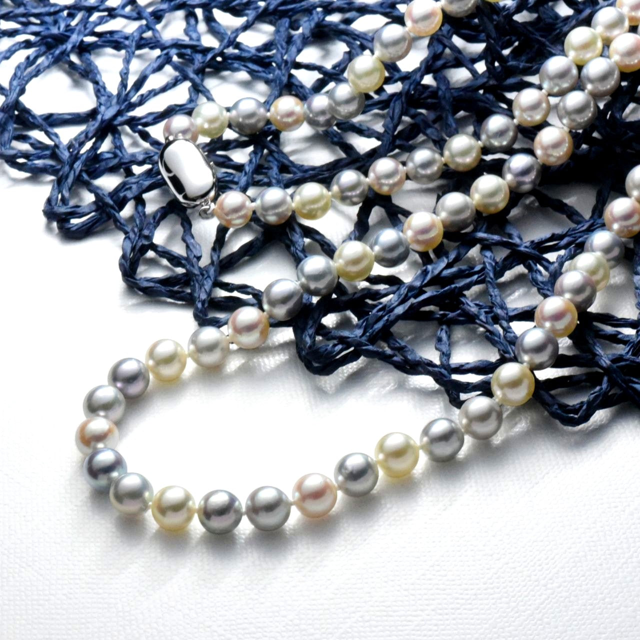 Multicolor Akoya cultured pearl necklace with 7-7.5mm pearls and silver clasp, 90cm long