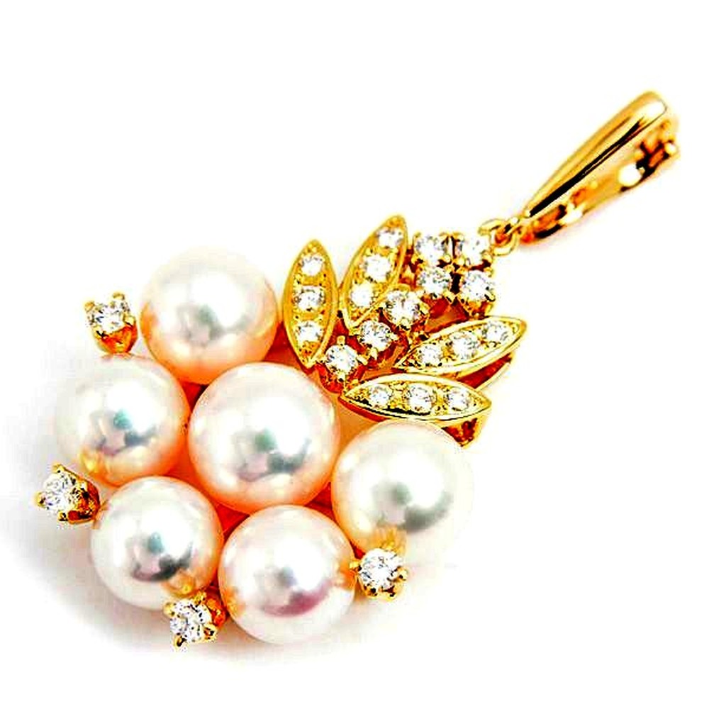Mikimoto K18 gold pendant with six pearls and diamond accents measuring 21.2mm by 37.9mm