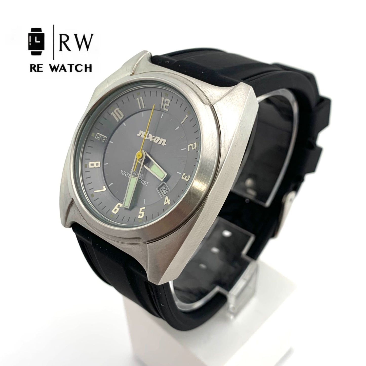 NIXON 5H Quartz Men's Watch — Japanese