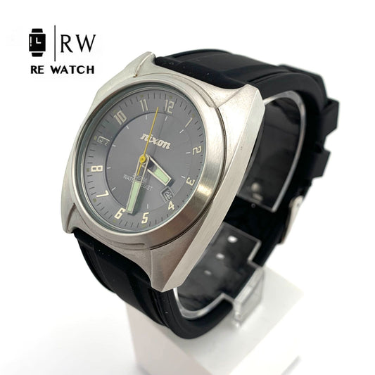 NIXON 5H Quartz Men's Watch — Japanese