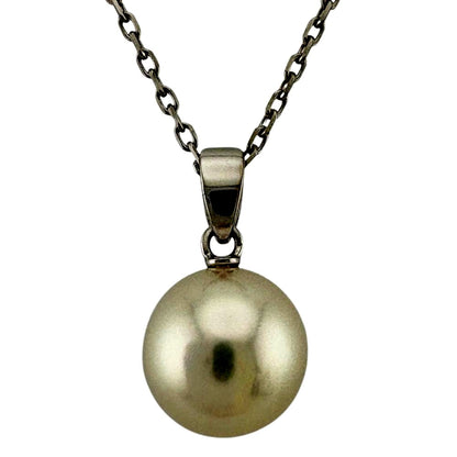 Pre-owned Mikimoto K14 white gold pearl necklace for women in silver color weighing 3.0 grams